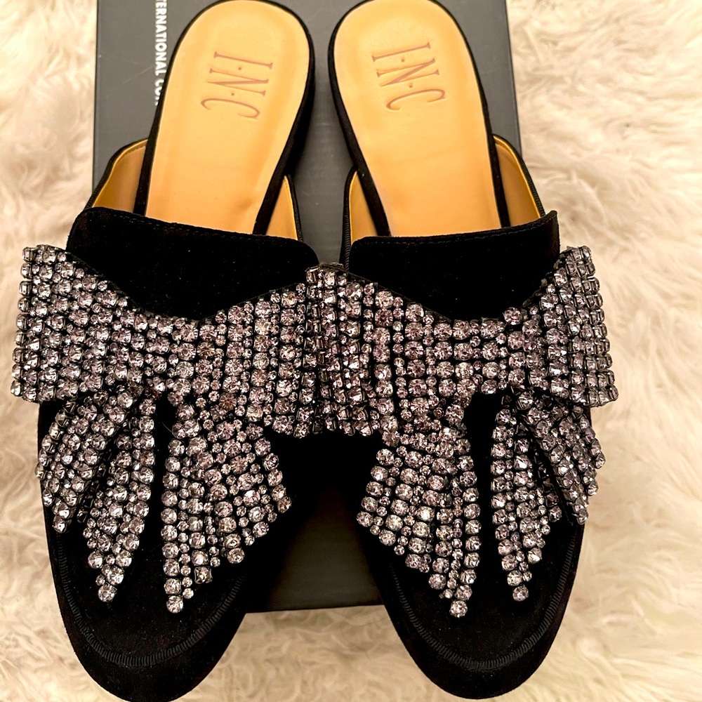 INC blink bow mules